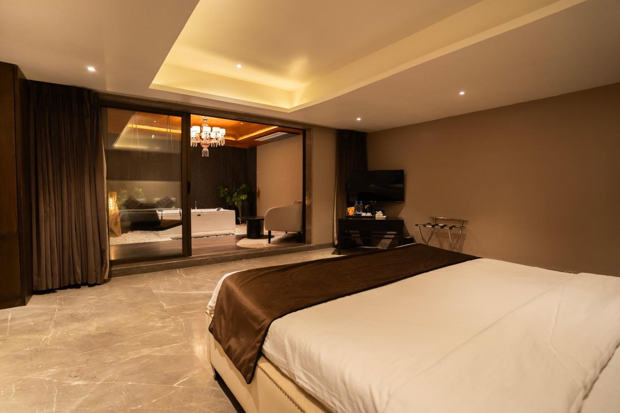 Leela Resort, The Exotic Boutique Hotel - Pure Veg Mahābaleshwar Buitenkant foto